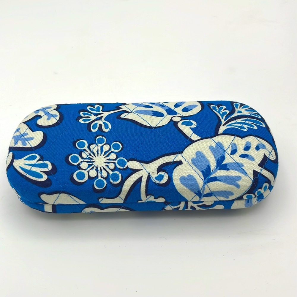 Vera Bradley - women’s bundle of‎ 3 - Wristlet + Sunglasses case + Travel Tumble - Picture 2 of 7